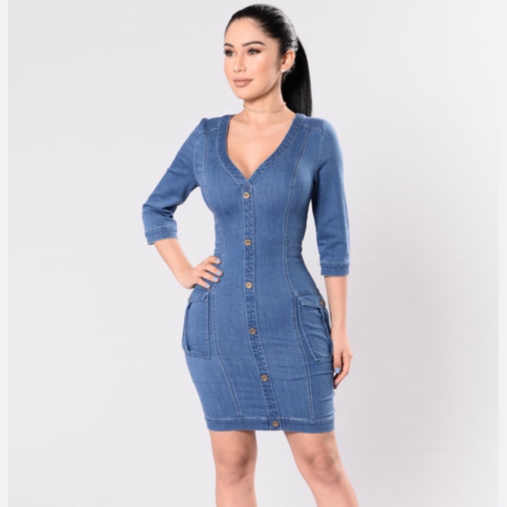 Beautiful medium blue wash dress from Fashion Nova. Brand new.
